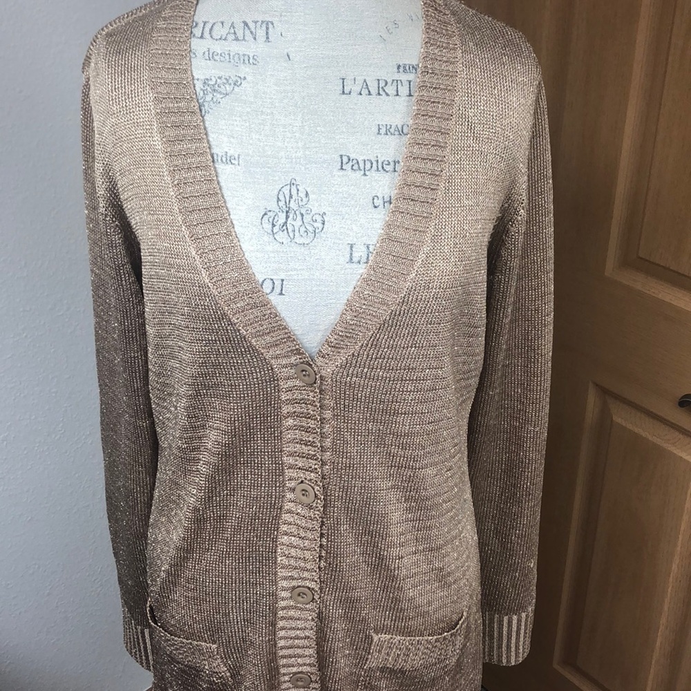 🔥3/$30. V-neck sweater (button up)